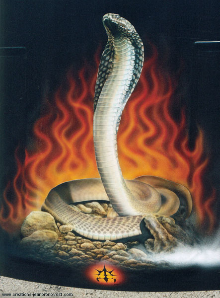 Serpent cobra peint au airbrush sur Ford Mustang