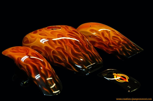 Airbrush Harley flames, feu à Montréal