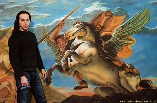 Le peintre Jean Pronovost devant un détail de cette murale faite au airbrush
